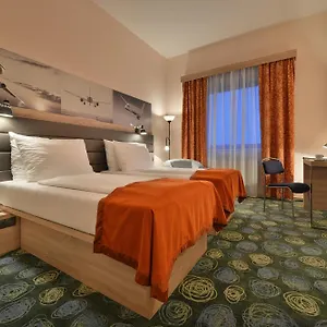 4* Hotel Ramada Airport